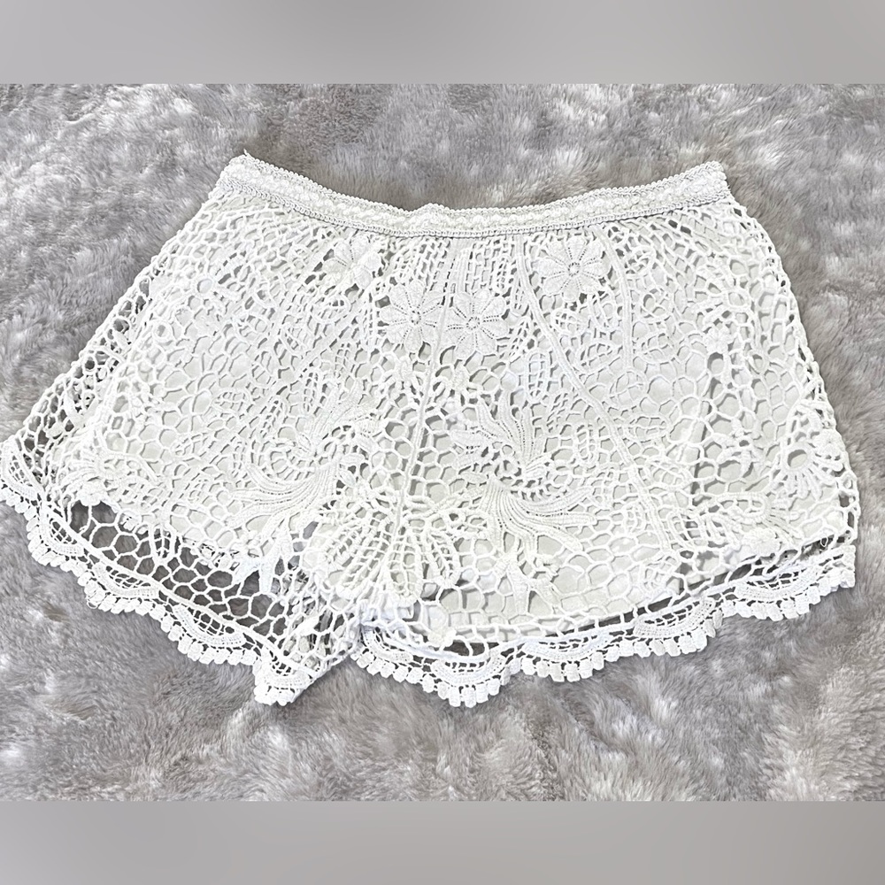 Ivory Lace Shorts - Picture 2 of 4